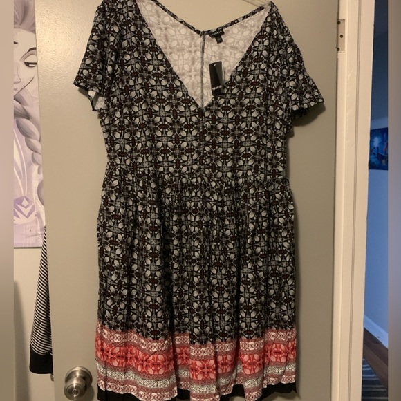 Torrid Mini Challis Short Sleeved Tiered Skater Dress size 1 - Picture 6 of 7